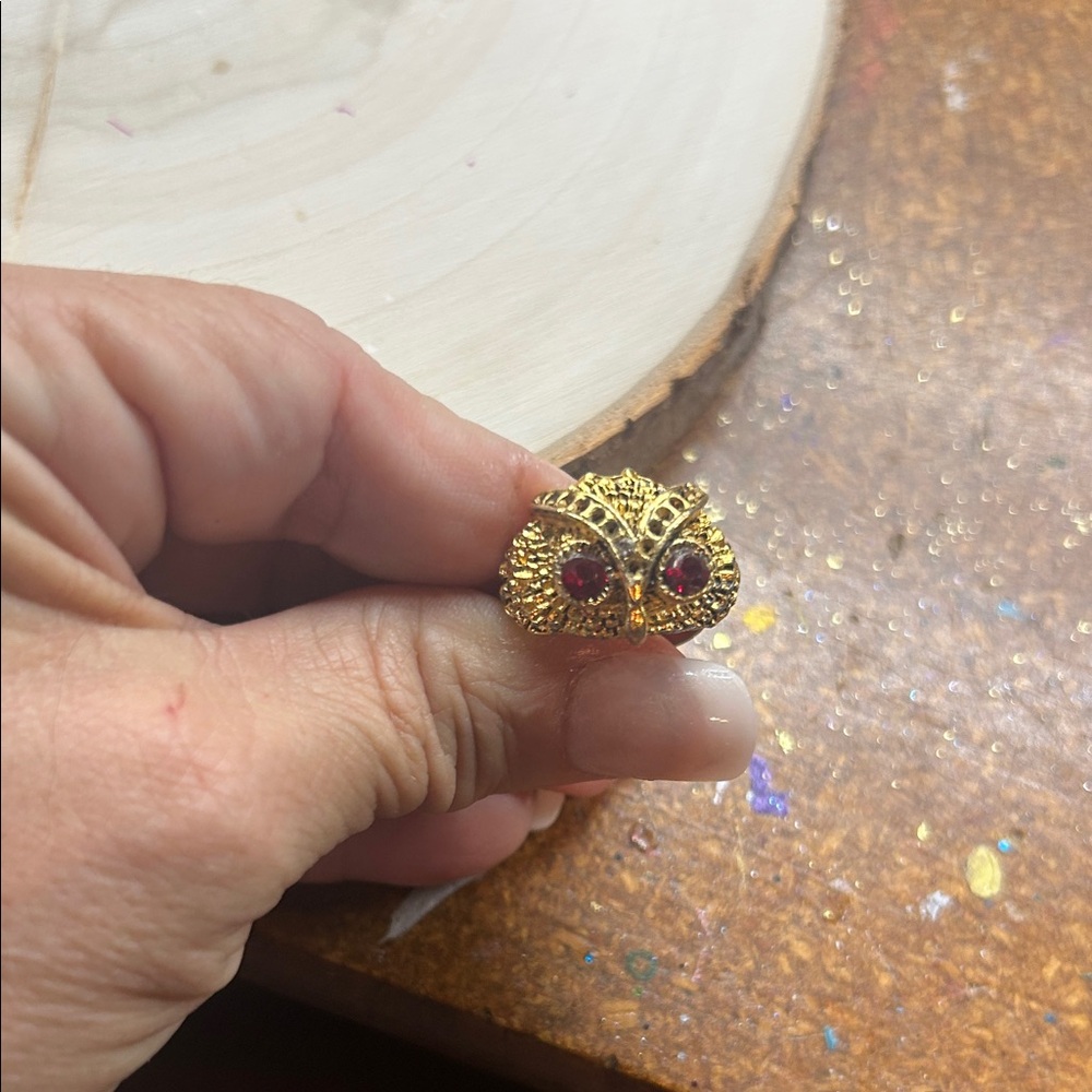 Intricate Gold Owl Ring with Ruby Highlights - Picture 5 of 5